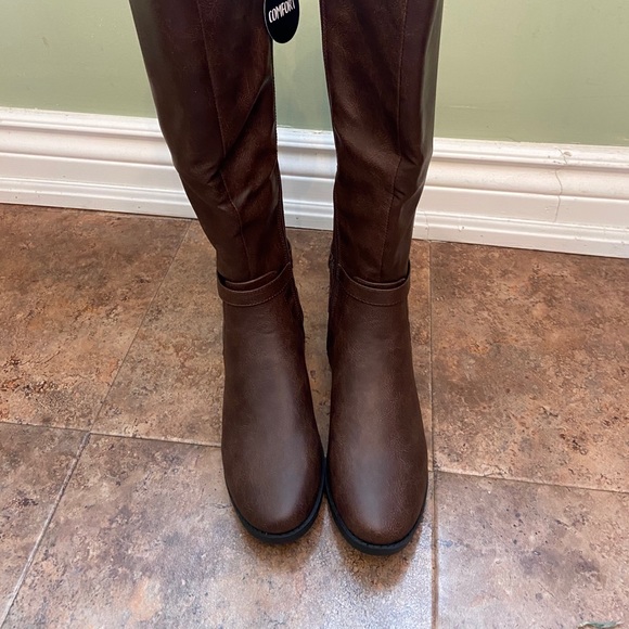 Tall brown boots - Picture 4 of 6